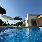 Imperial Sea-caves Private Pool Villa