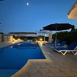 Imperial Sea-caves Private Pool Villa