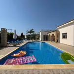 Imperial Sea-caves Private Pool Villa