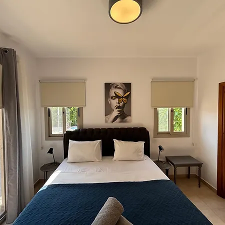 Imperial Sea-caves Private Pool Villa *