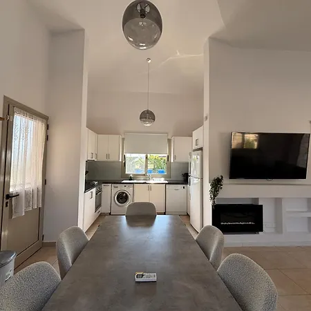 Imperial Sea-caves Private Pool Villa *