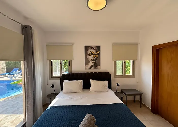 Imperial Sea-caves Private Pool Villa *