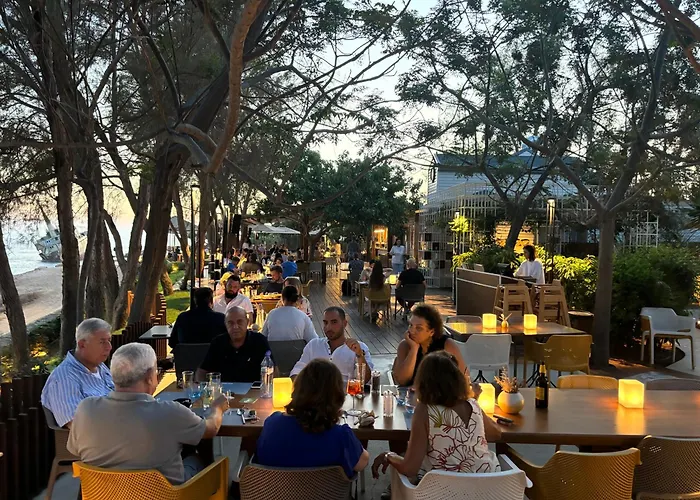 Imperial Sea-caves Private Pool Villa *