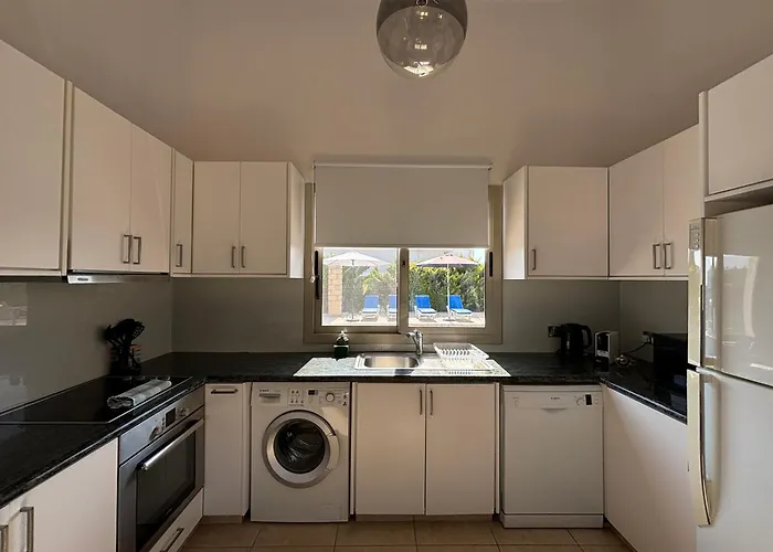 Imperial Sea-caves Private Pool Peyia