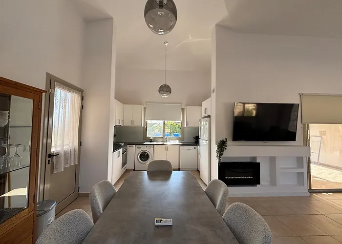 Imperial Sea-caves Private Pool Villa *